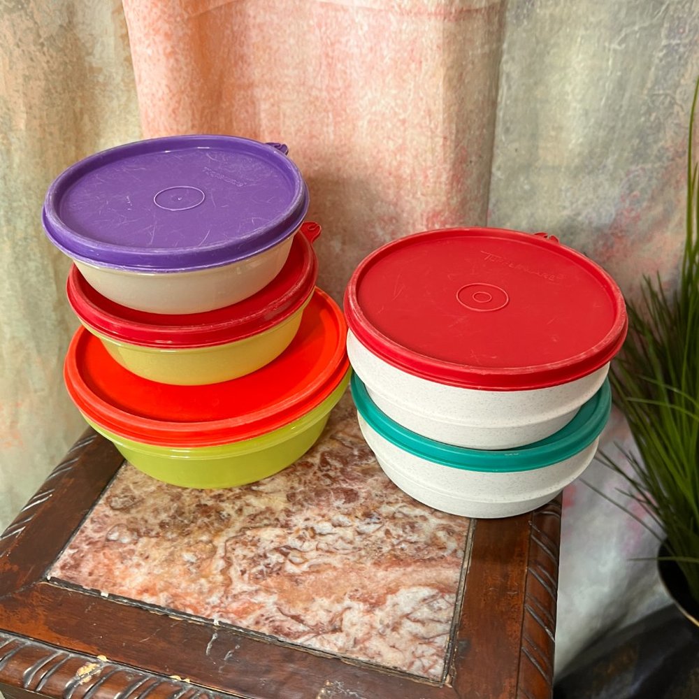 📌Tupperware 5 Bowls Easy to store in each other if not in use, some VTG